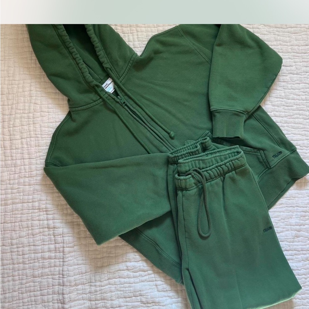 Aritzia Green Hoodie and Sweatpants Set